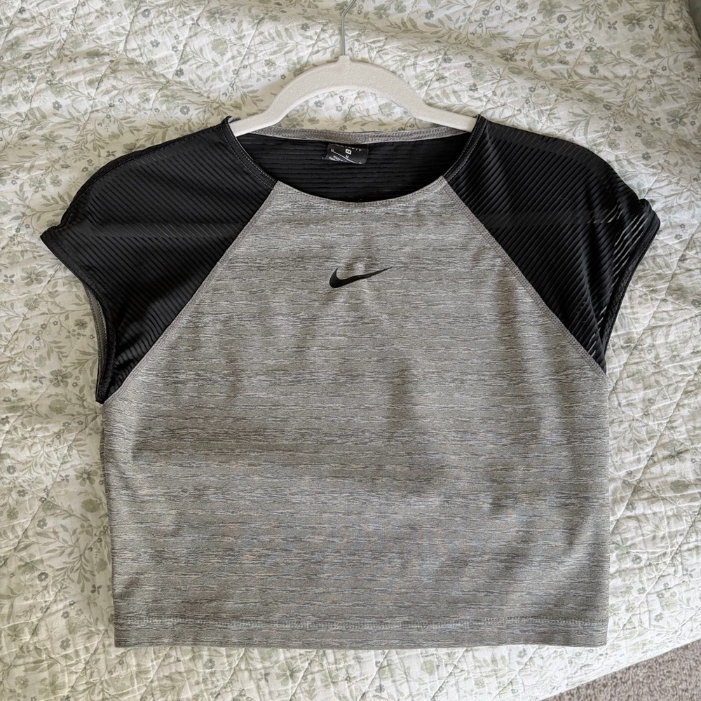 Nike Women's Black and Gray Crop Top